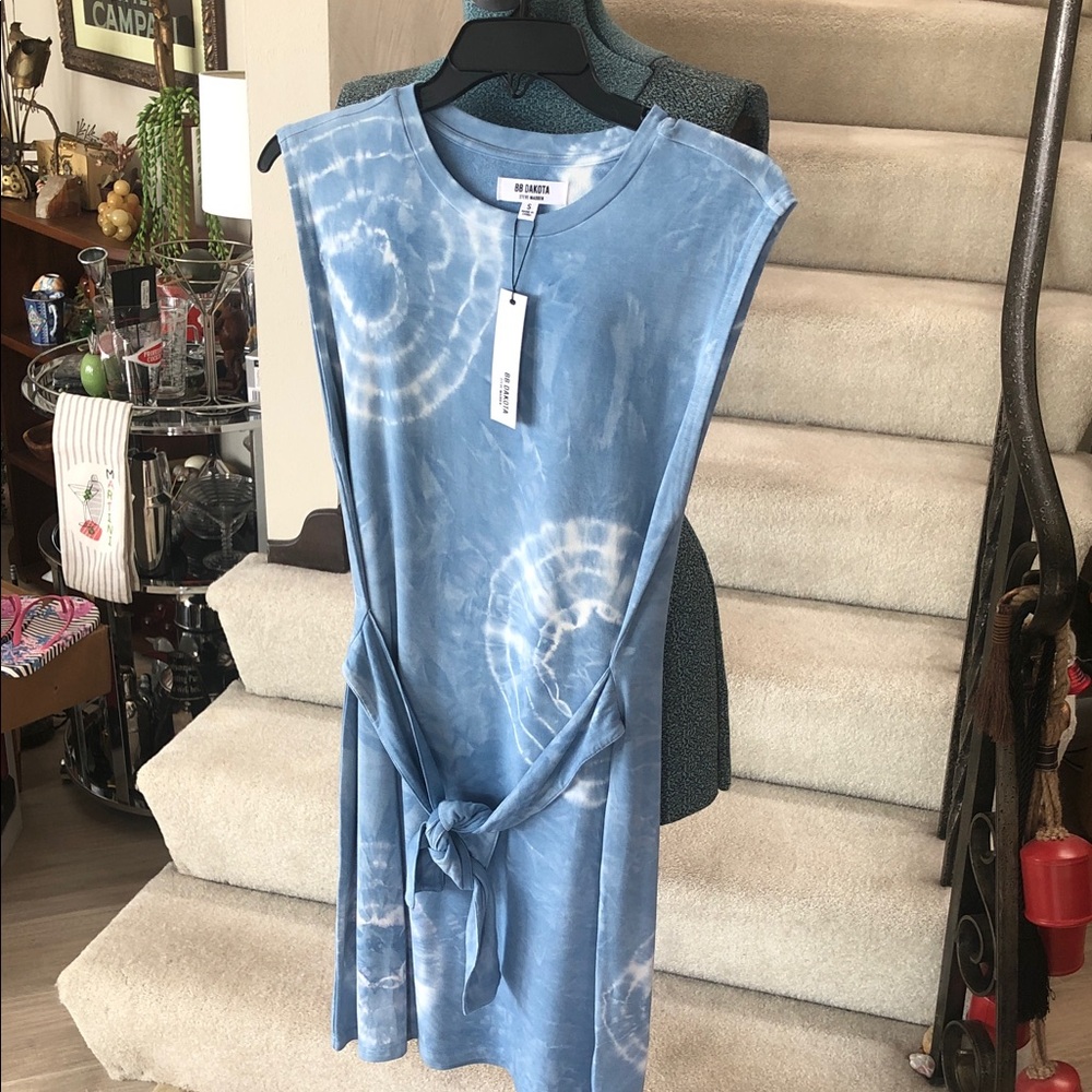 Super cute tie-dye pull on stretchy dress NWT